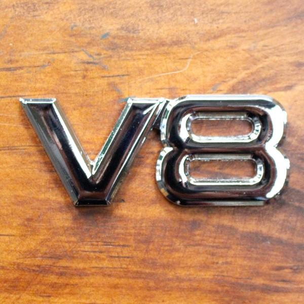 3D エンブレムステッカー 「V8」 カーアクセサリー 立体ステッカー クルマ アメリカ雑貨 アメリ...