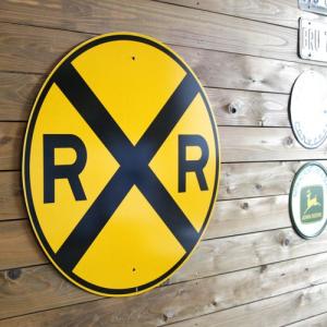 トラフィックサイン R R レイルロードクロッシング丸型 アメリカの道路標識 今だけスーパーセール限定