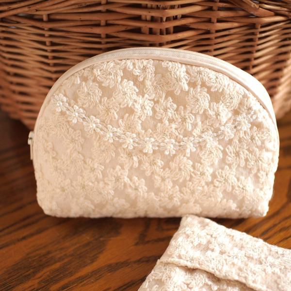 フラワー刺しゅう　フェアリーベール　半円ポーチ　小花柄刺しゅう　アイボリー