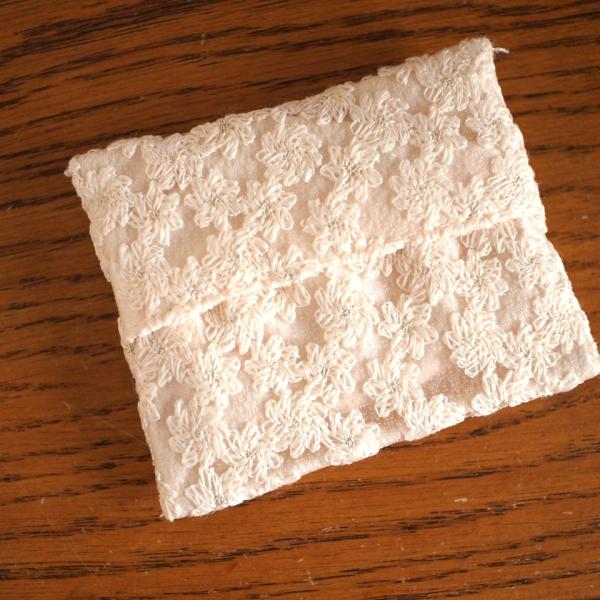 フラワー刺しゅう　フェアリーベール　ミニティッシュケース　アイボリー　小花柄刺しゅう　ポケットティッ...