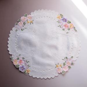 高級コード刺繍ドイリー　スプリングガーデン オフホワイト 花瓶敷き　Φ30cm｜comfy-shop
