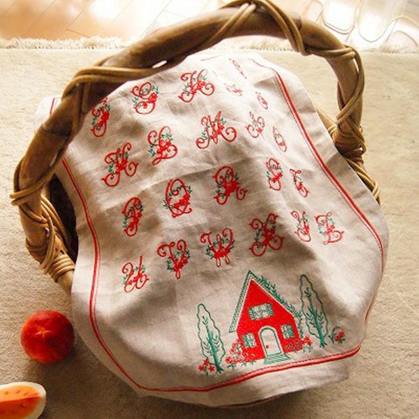 リネンクロス アルファベットサンプラー レッドハウス スワトウ刺繍