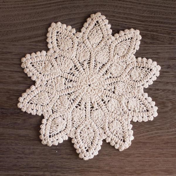 レース　ドイリー　クレマチス　L　ベージュ　Φ23cm　花瓶敷