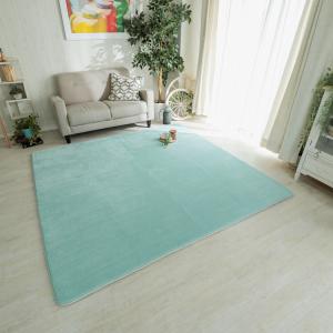 130x190cm ホリデープラス エメラルドビーチ ラグ マット リビングラグ 洗える すべり止め はっ水 撥水 低反発ウレタン モダン 床暖 ホットカーペット｜commitand