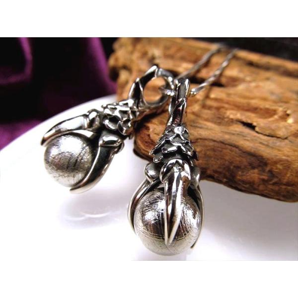 激安宣言 ギベオン クロー型彫刻 ペンダントトップ 縦約28mm 1個売り メテオライト 隕石 ST...