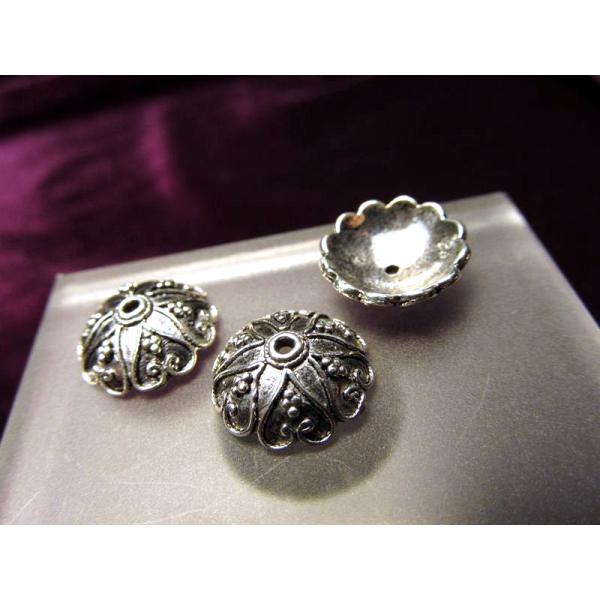 H19 ハイクォリティ メタルパーツ 花型 飾り金具 約13mm 穴径1.5ミリ 10個入り 真鍮 ...