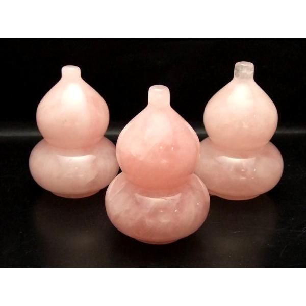 ローズクォーツひょうたん彫り置物 ローズクォーツ 女性の魅力をUPさせる石 重さ75グラム前後 風水...