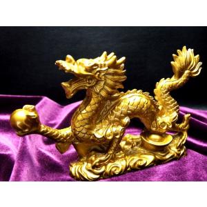 五本爪の双龍 (2匹の龍神) 丸玉 クリスタルガラス製 専用台座付き 直径