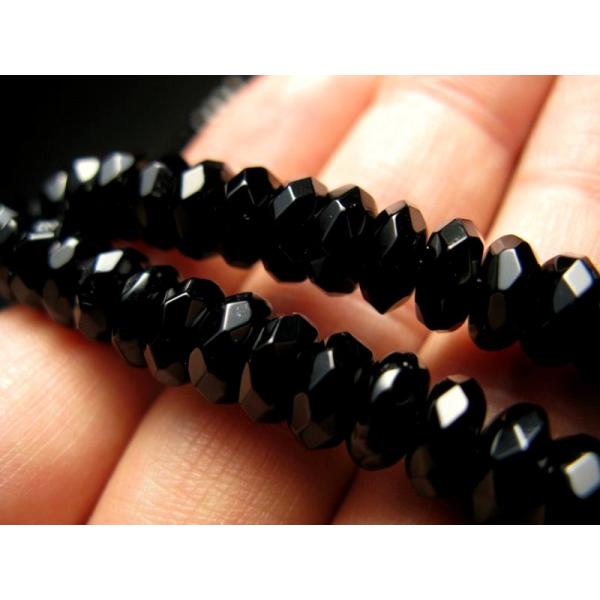 激安宣言 オニキスきらきらボタンカット 約6mm 厚み約4mm オニキスボタンカット 黒瑪瑙 一連 ...