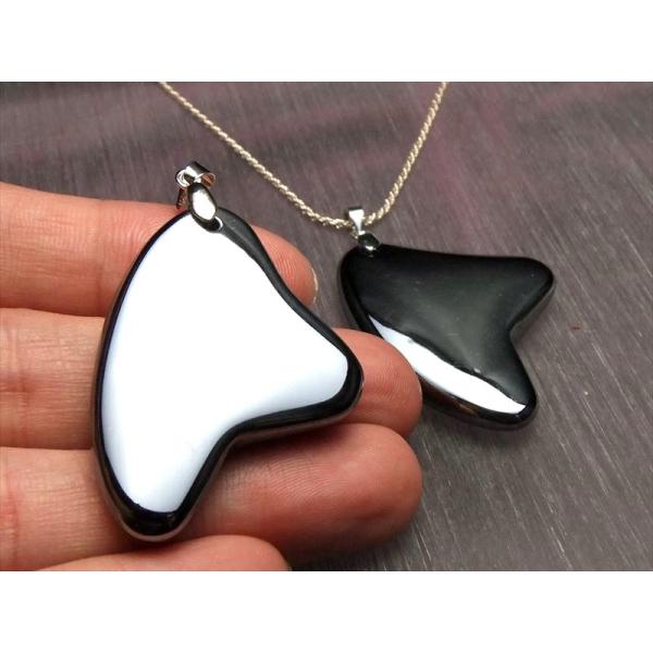 テラヘルツ鉱石 かっさ ハート型 フィン型 ペンダントトップ 縦約41mm 重さ約10g 1個売り ...