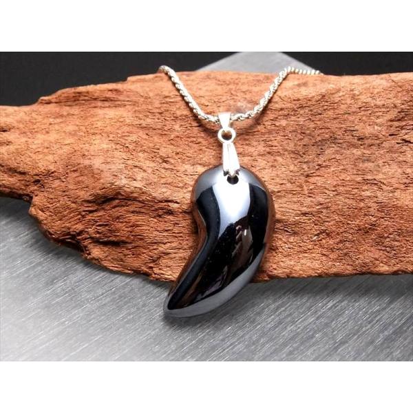 テラヘルツ鉱石 勾玉型 ペンダントトップ 小サイズ 縦約30mm-35mm 重さ5g前後 1個売り ...