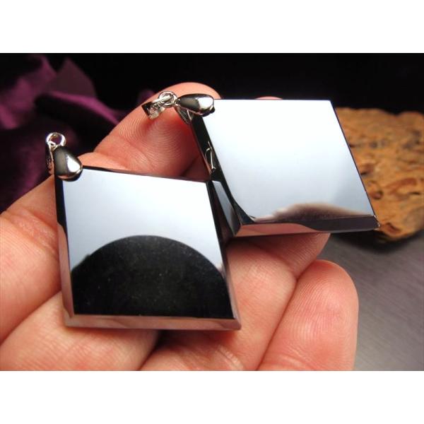 テラヘルツ鉱石 ひし形 ペンダントトップ 大サイズ 縦約39-40mm 1個売り つやつや光沢 スタ...