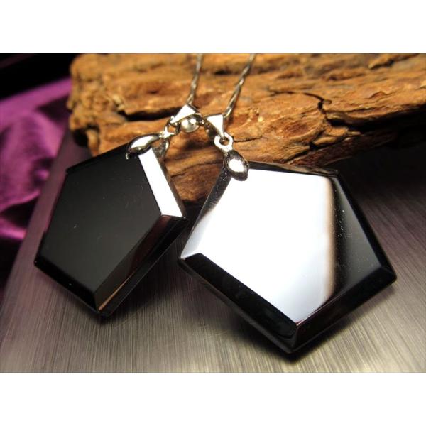 テラヘルツ鉱石 五角形プレートタイプ ペンダントトップ 縦約28-30mm 1個売り つやつや光沢 ...