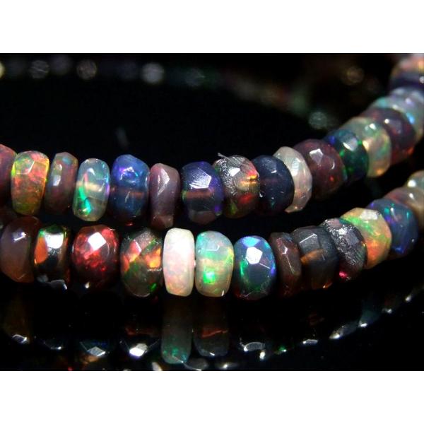 深みのあるダークカラー ブラックオパール ボタン型ブレスレット 幅約3.5mm-4.5mm プレイオ...