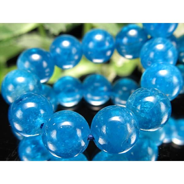 目を惹く鮮やかブルー ブルーアパタイト ブレスレット 7.5mm×25珠 艶感抜群 絆を深めてくれる...