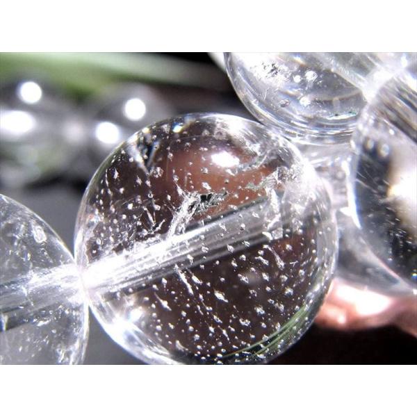 澄み渡る透明感 マニハール産 ウォーターバブルクォーツブレスレット 10.5mm-11mm×18珠前...