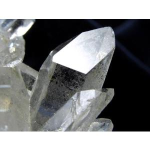5A 虹入り・照り最高 ゼッカ産 水晶クラスター 最大幅約72.5mm 重さ48g 謎多き美麗クリスタル 氷のように美しい水晶 純粋と浄化を象徴する石 一点もの｜comrose