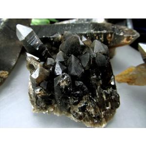 美しい漆黒 天然黒水晶(モリオン) クラスター 1個売り 重さ140グラム-160グラム 最強の魔除け・邪気払いの石 中国山東省産