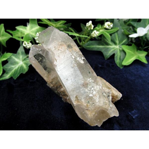 ヒマラヤ山脈の最高品質水晶 マニハール産 水晶クラスター 最大幅 約78mm 重さ 約121g 厳選...