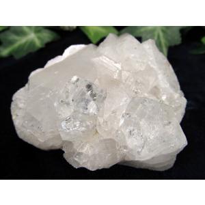 魅惑のアジャンタ アポフィライト 魚眼石 原石 最大幅約61mm 重さ約102g 第三の目を開く 強力な浄化の石 ゼオライトグループの結晶鉱物 天使の水晶 一点物