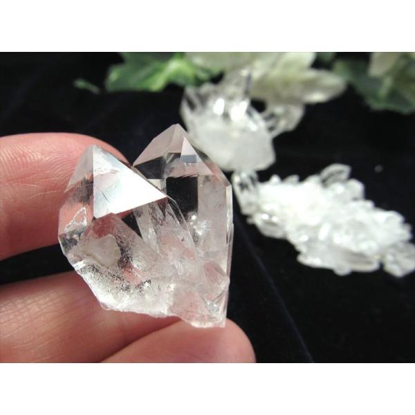 大特価 4A+ 現地画像有り トマス産 超透明水晶 クラスター SSサイズ 1個売り 4cm×4cm...