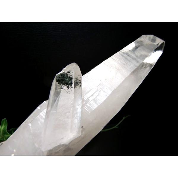 激レア ゴールデンファントム入り ヒマラヤ産 水晶 結晶原石 専用木製台座付 重さ 676g ヒマラ...