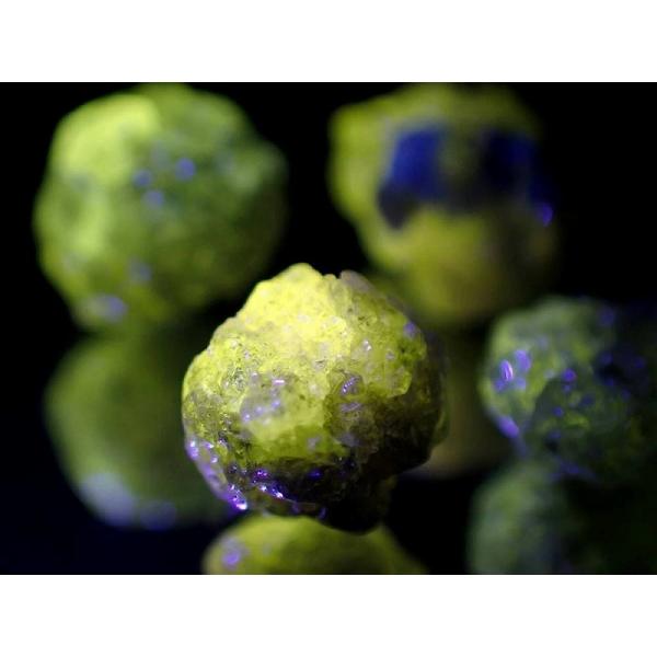 黄色蛍光タイプ 天然蛍光ダイヤモンド 金剛石 結晶原石 1個売り 約0.4ct-0.5ct カラット...