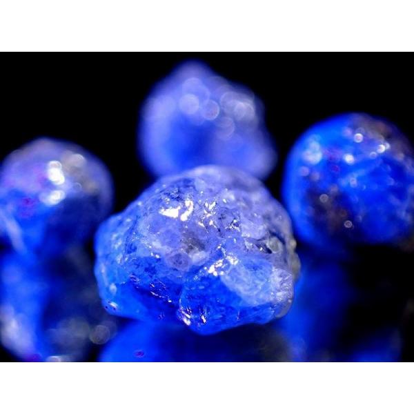 青色蛍光タイプ 天然蛍光ダイヤモンド(金剛石) 結晶原石 1個売り 約0.5ct-0.6ct(カラッ...