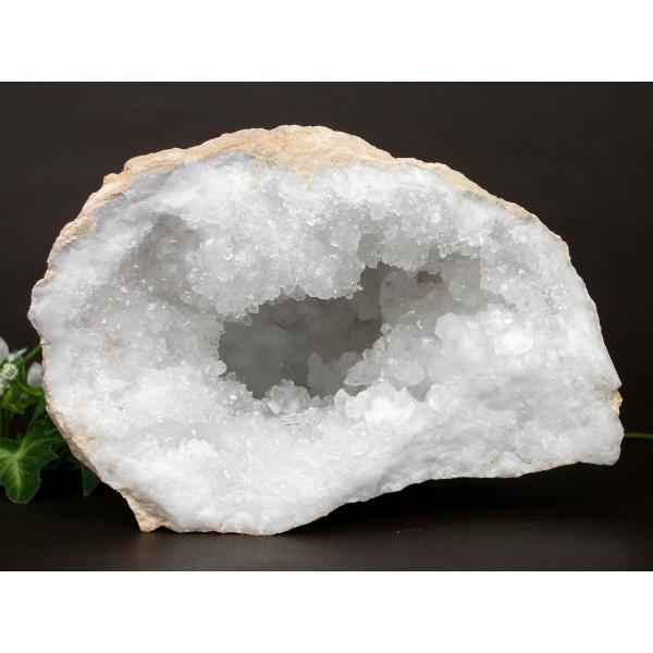 空間たっぷり 特大サイズ 自然の神秘 モロッコ産ジオード 晶洞 水晶原石 ハーフ 約1717g 完全...