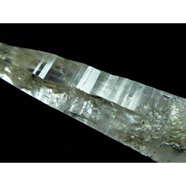 ガネーシュヒマール産水晶 クローライト共生 単結晶 最大長さ約65mm 重さ18.5g ギャランティ...