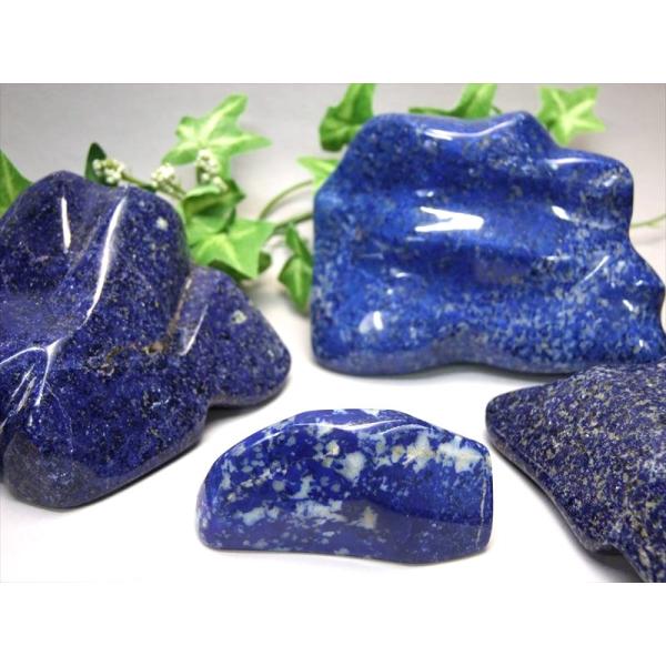 大特価 3A ラピスラズリ 磨き原石 タンブル 250g-300g 鮮やかブルーに映えるキラキラパイ...