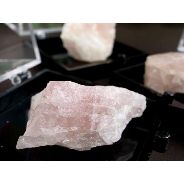 希少 国産原石 Mサイズ ローズクォーツ 原石 1個売り サイズ53mm×53mmのケース入り 愛と...
