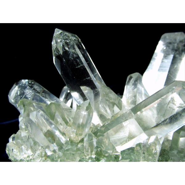 クラスター ヒマラヤ山脈の最高品質水晶 キングオブクォーツ 超レア マニハール産水晶 クローライト共...