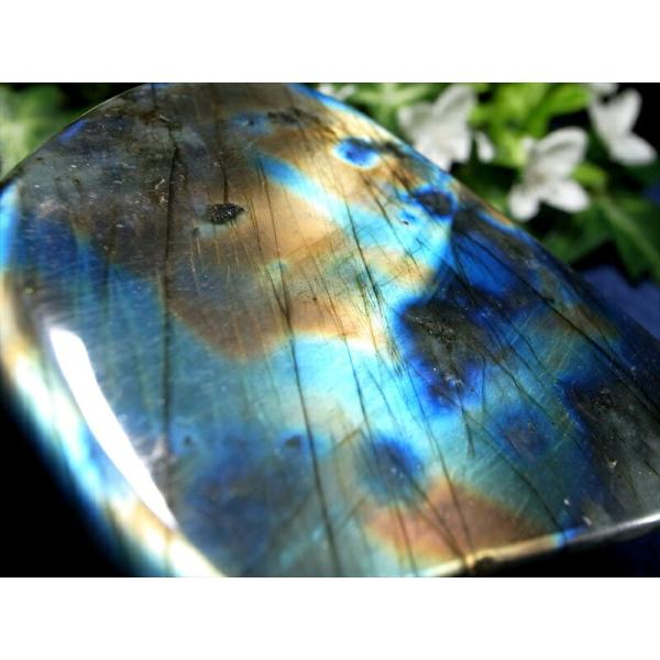 ブルーシラー入り ラブラドライト 磨き原石 最大幅74mm 重さ234g 鮮やかシラー 信念を貫く力...