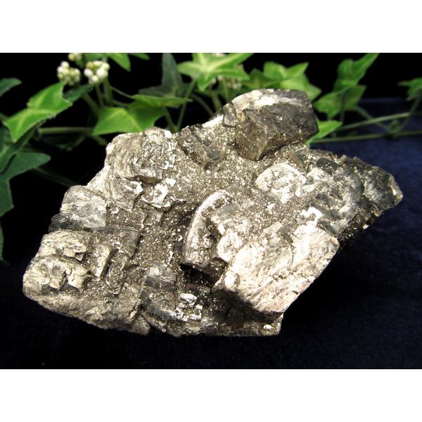 雲南省の大地が育んだ神秘の光 マーカサイト 原石 最大幅78mm 重さ371g 光を当てれば輝く 神...