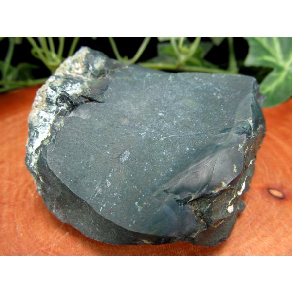 高品質 濃い緑 出雲石 碧玉 原石 深緑タイプ 112g 幅65mm 大地のパワーを感じる石 ジャス...