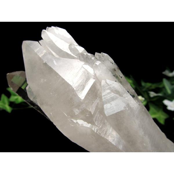 山型ファントム入り ヒマラヤ産 水晶 結晶原石 専用木製台座付 重さ 567g ヒマラヤの神々しき息...