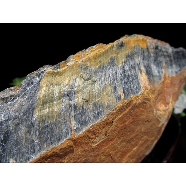 ツートンタイガーアイ 原石 置物 木製専用台座付 幅172mm 重さ773g くっきりシラー効果 ゴ...