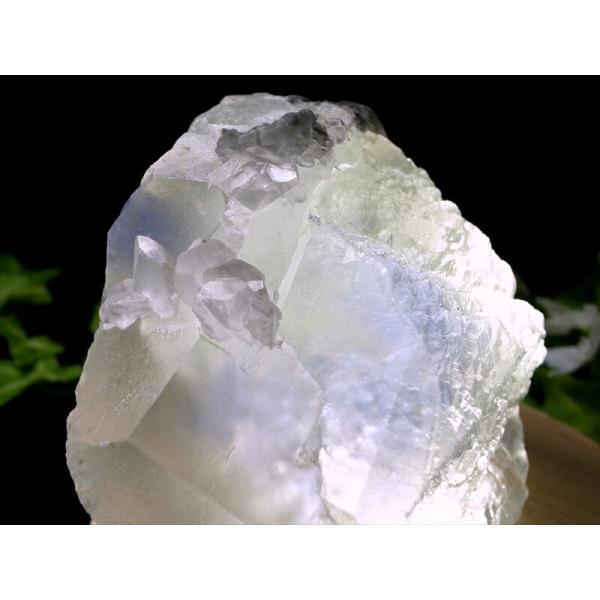 激レア アイスフローライト 結晶原石 LED台座付き 最大幅約93mm 重さ464g 超透明のゼリー...