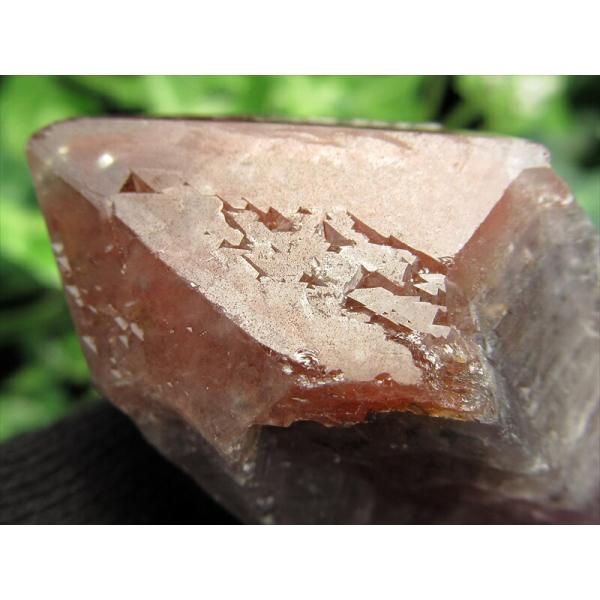 未来を拓く逆三角形と大地を纏う赤き帽子 トライゴーニック有り レッドキャップ アメジスト 単結晶 最...