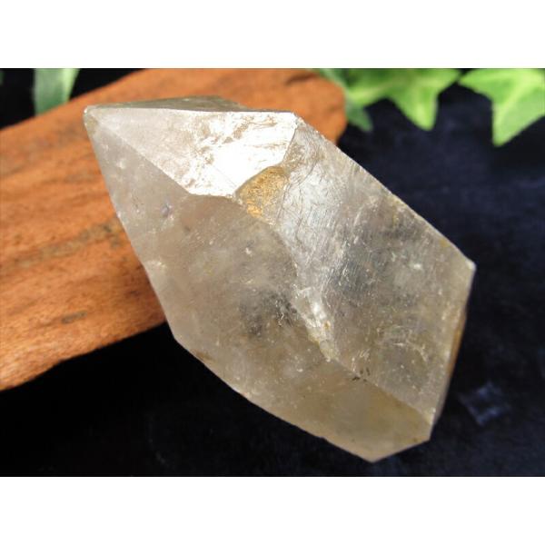 太古の水入り 水入り 水晶 原石 最大幅70mm 重さ90.5g 強力な癒しの力 古代の水を封入した...