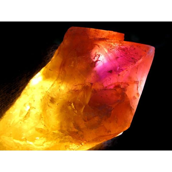 深紅の夢を纏う水晶 レッド ドリームコート レムリアン水晶 単結晶 ナチュラル原石 幅55mm 重さ...