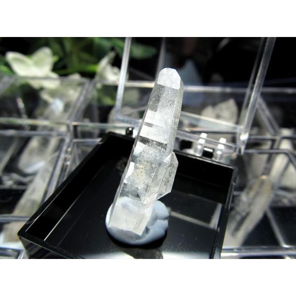 良質 宮崎水晶 板谷水晶 単結晶 Sサイズ 1個売り サイズ約3.5cm×3.5cmのケース入り ポ...