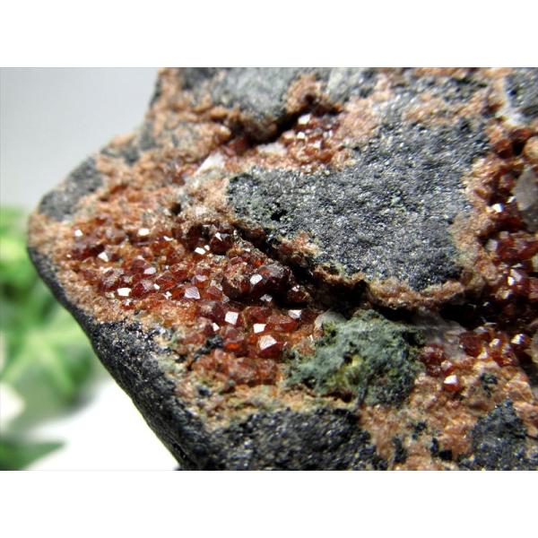 希少 国産原石 アンドラダイトガーネット 原石 1点物 重さ288g 灰鉄柘榴石 赤鉄鉱 コレクター...