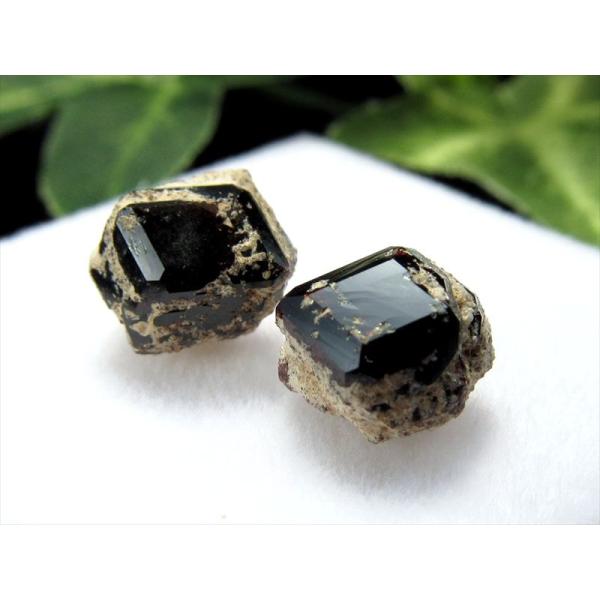 希少 国産原石 Sサイズ スペサルティン ガーネット ラフ原石 ケース付 1個売り 重さ約0.3g-...