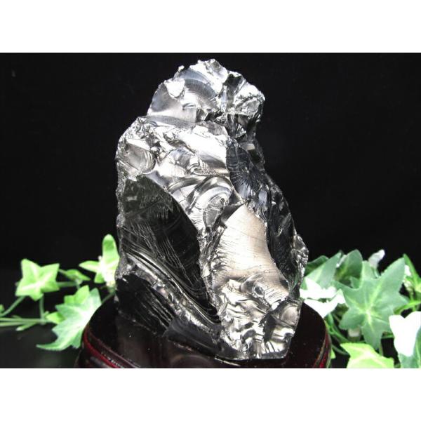 エリートシュンガイト 原石 台座付 高さ 150mm 重さ593g 炭素高純度 地球上で唯一天然フラ...