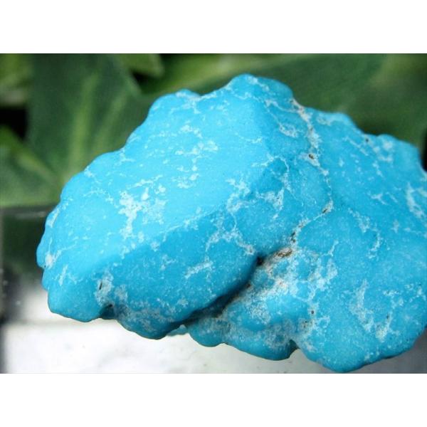超希少 ナチュラルなラフ原石 キングマンターコイズ ラフ原石 最大幅約22mm 約3.3g 鮮やかな...