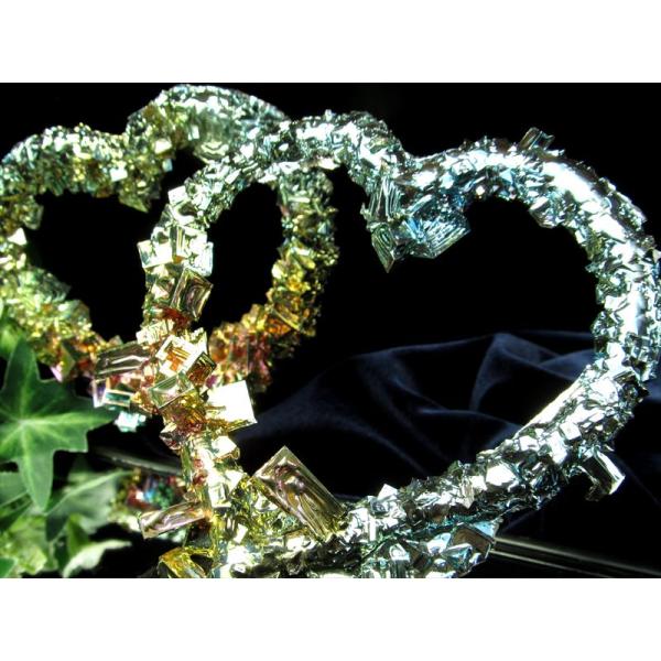 虹色に煌めくハート ハート型 ビスマス(人工石)原石 最大幅110mm-115mm 重さ150g-2...