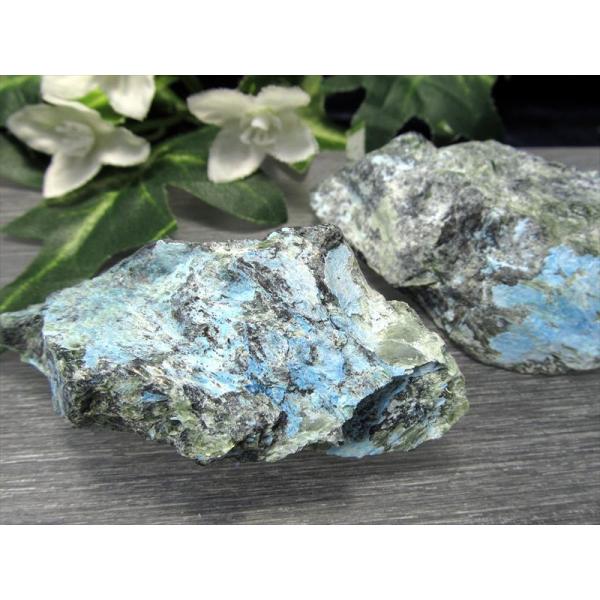 希少 国産原石 中宇利石 ナカウライト 原石 20g-30g 1個売り ナチュラル原石 目を引くスカ...