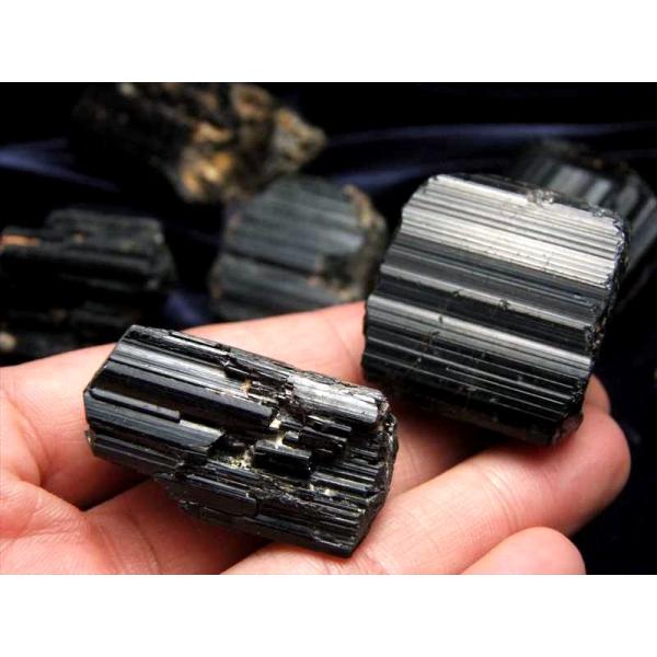 1個売り ブラックトルマリン 電気石 結晶 原石 重さ 100g-120g 心身を浄化・精神との調和...